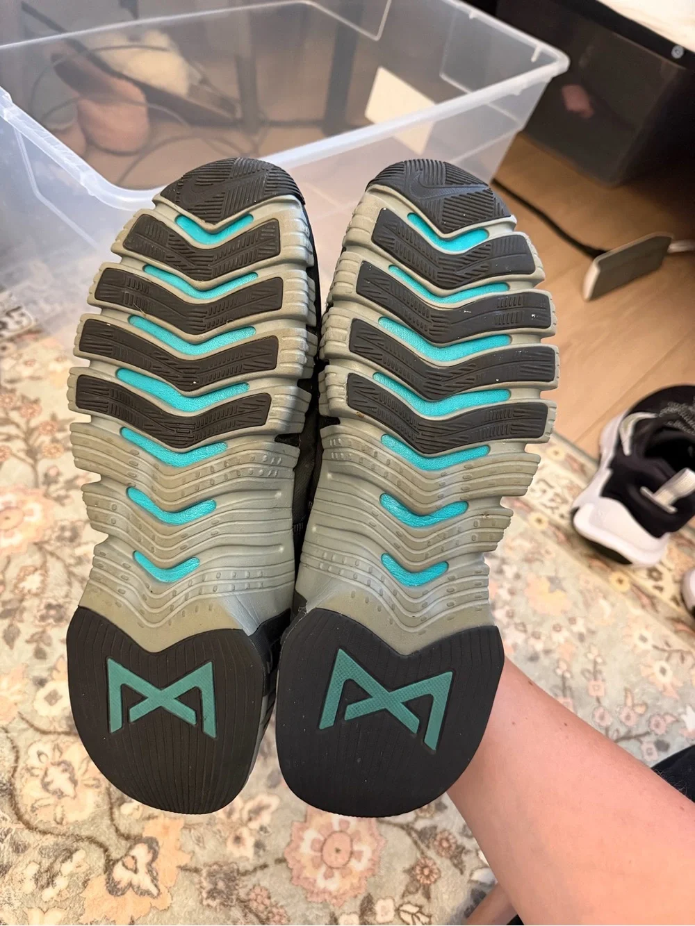 Nike Men's Black and Teal Metcon Free